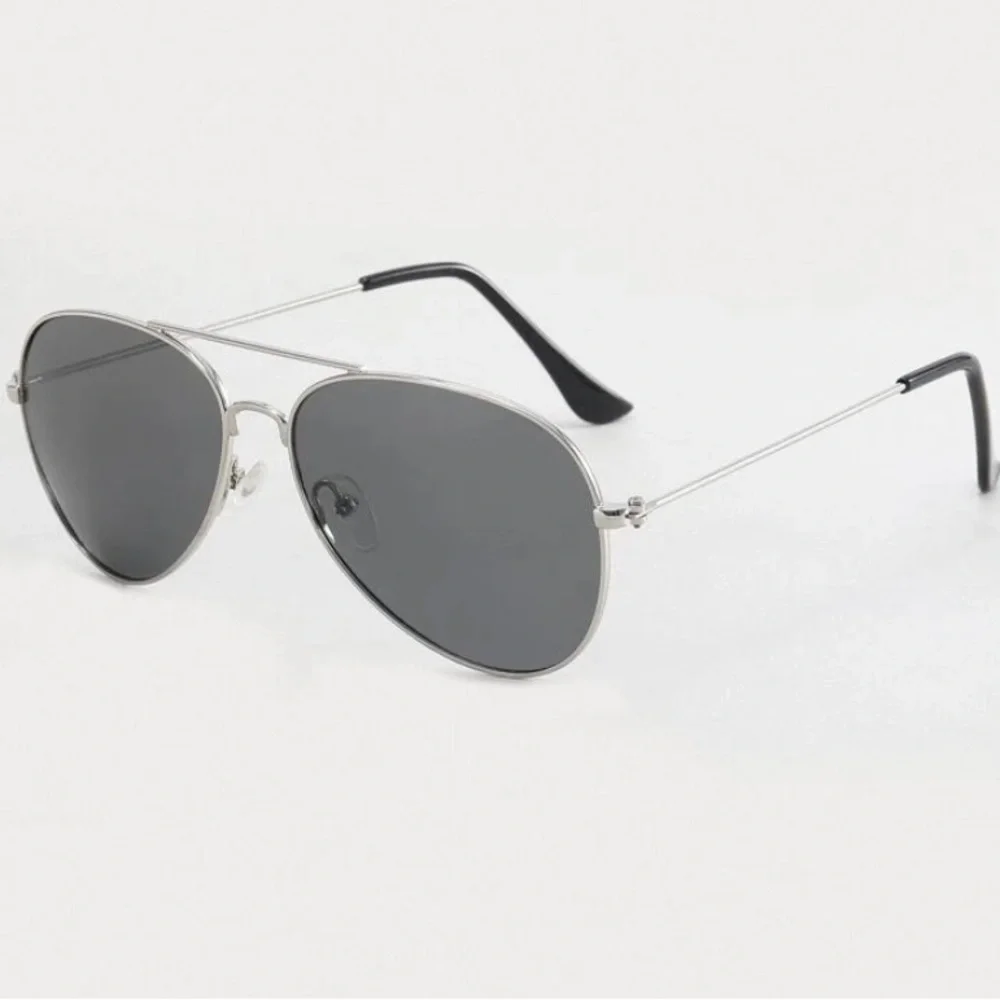 Men’s or Women’s Aviator Silver Frame Sunglasses Grey Lens brand New! With Case - Picture 3 of 5